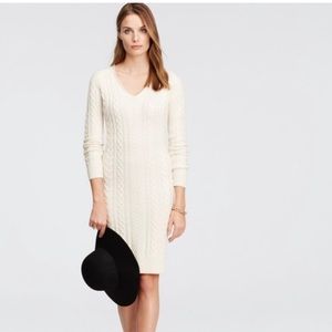 Ann Taylor cream cable knit v-neck dress size medium long sleeve